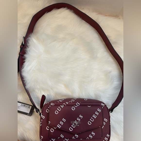 New!! Guess Camera Bag - Picture 8 of 8